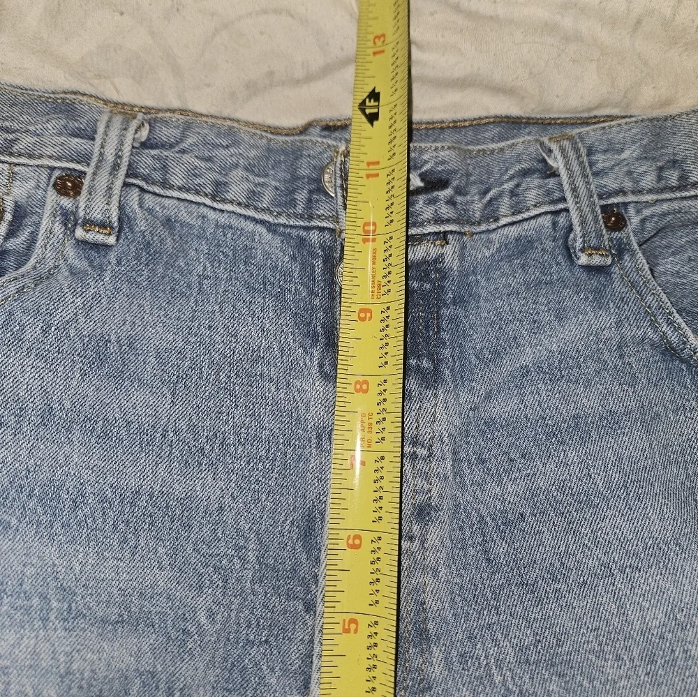 Vintage Distressed Levis 501 Jeans 4 Button Closure!